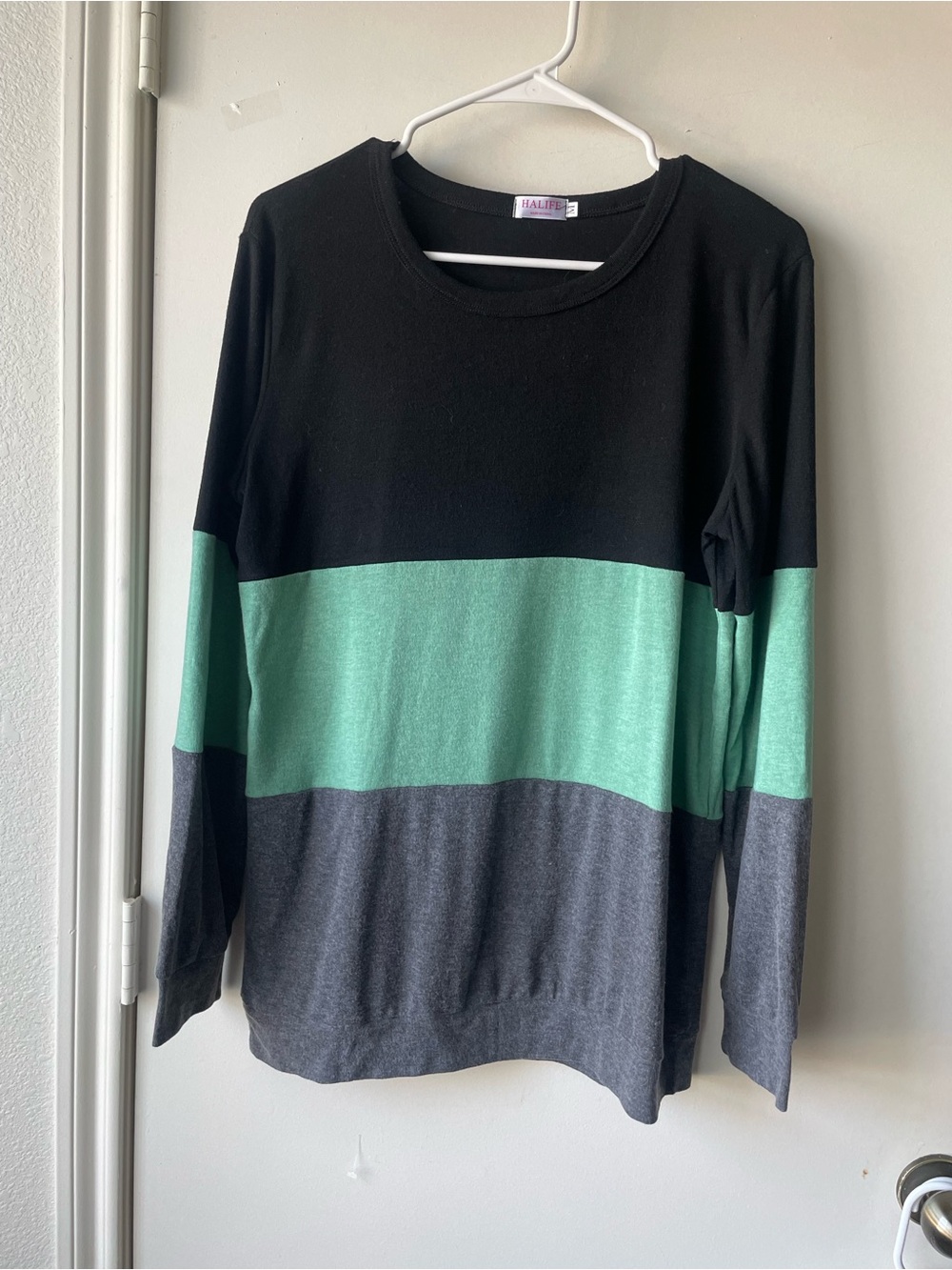 HALIFE women’s crew neck sweater